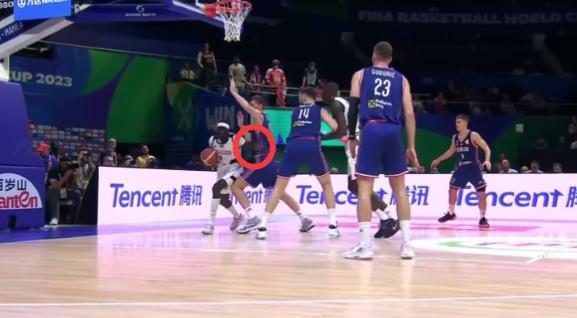 塞爾維亞壞消息！2米11中鋒被肘擊一幕曝光：因此退出世界盃，甚至誘發併發症失去了一個腎臟（影） – 黑特籃球-NBA新聞影音圖片分享社區
