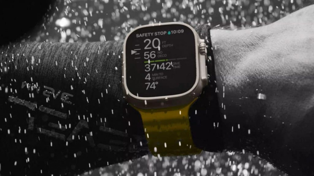 Apple Watch Ultra lifestyle endurance 220907.jpg.large 2x 1 1024x576 1