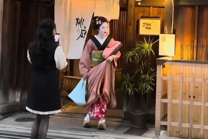 【旅遊】京都祇園對抗遊客「舞妓狗仔隊」將禁止外國人進入私道 (片) | 劍心．回憶